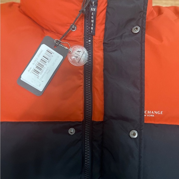 Large two-toned Armani Exchange puffer jacket. Never been used, tags attached. - Picture 4 of 8